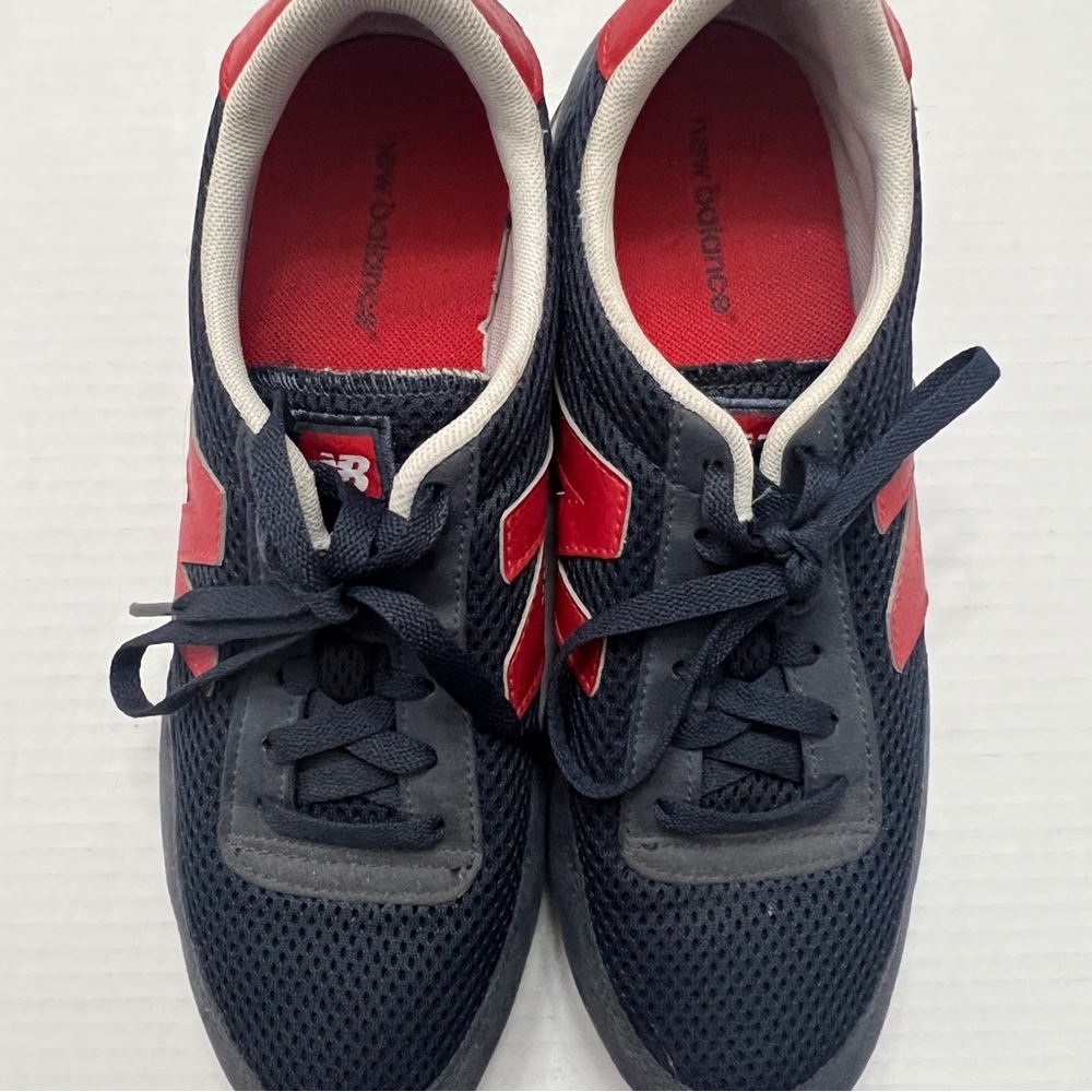 Womens New Balance Sneakers Size 7.5M / Size 9W